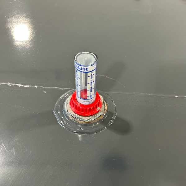 Top-mounted 360 degree fuel gauge